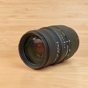 Sigma 70-300mm f/4-5.6 DG / Macro Telephoto Zoom Lens / Nikon Mount / Made Japan